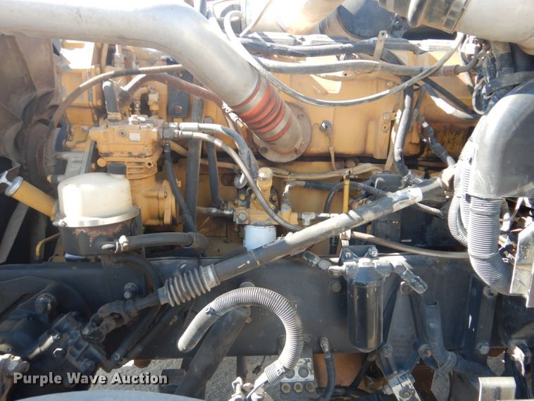 image for item DI2452 2005 Peterbilt 379 semi truck