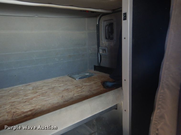 image for item DI2452 2005 Peterbilt 379 semi truck