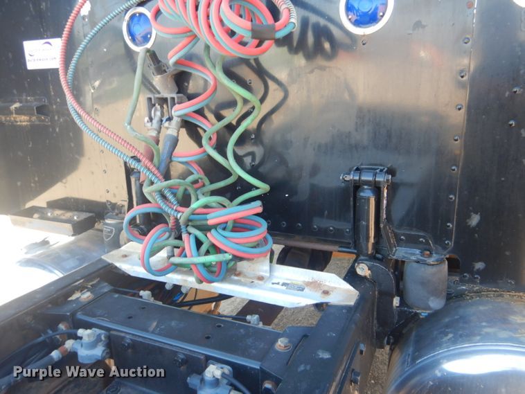 image for item DI2452 2005 Peterbilt 379 semi truck