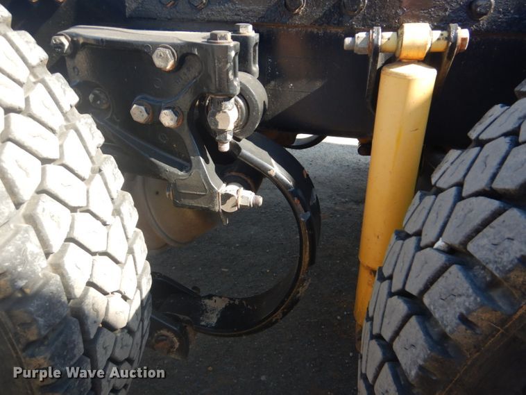 image for item DI2452 2005 Peterbilt 379 semi truck