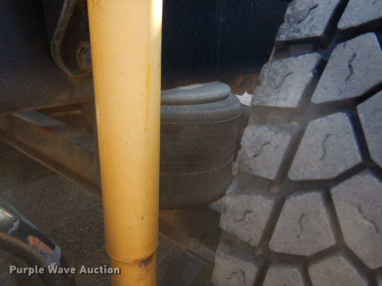 image for item DI2452 2005 Peterbilt 379 semi truck