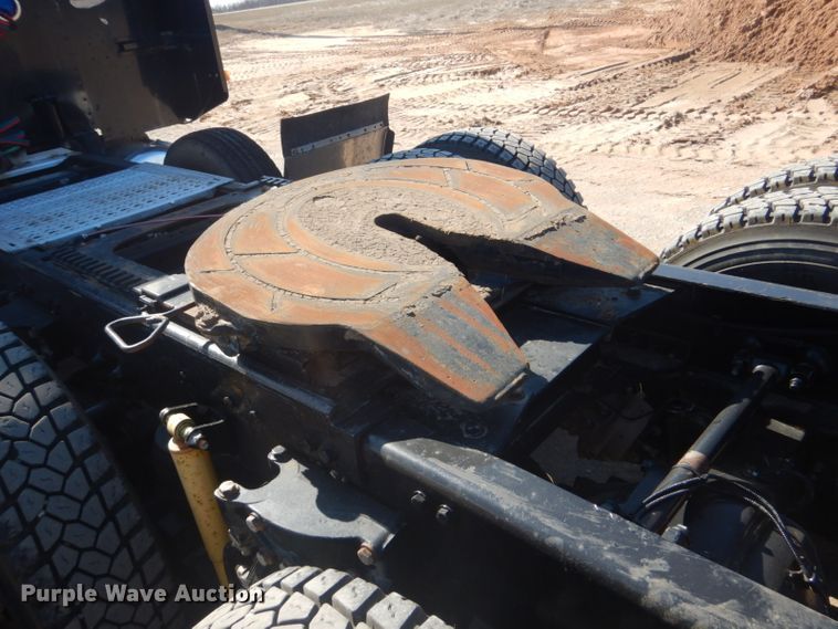 image for item DI2452 2005 Peterbilt 379 semi truck