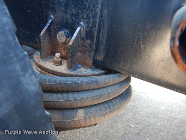 image for item DI2452 2005 Peterbilt 379 semi truck