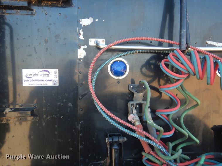 image for item DI2452 2005 Peterbilt 379 semi truck