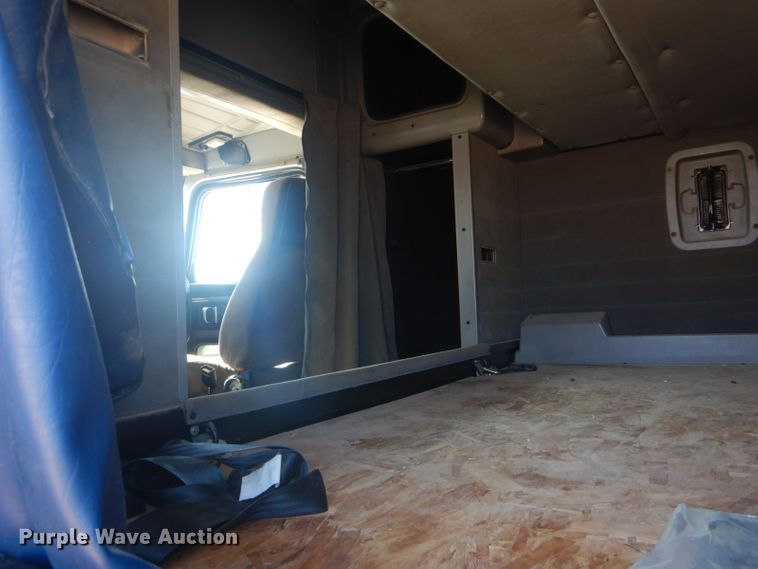 image for item DI2452 2005 Peterbilt 379 semi truck