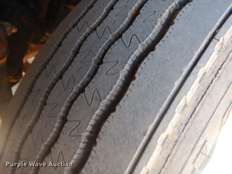 image for item DI2452 2005 Peterbilt 379 semi truck