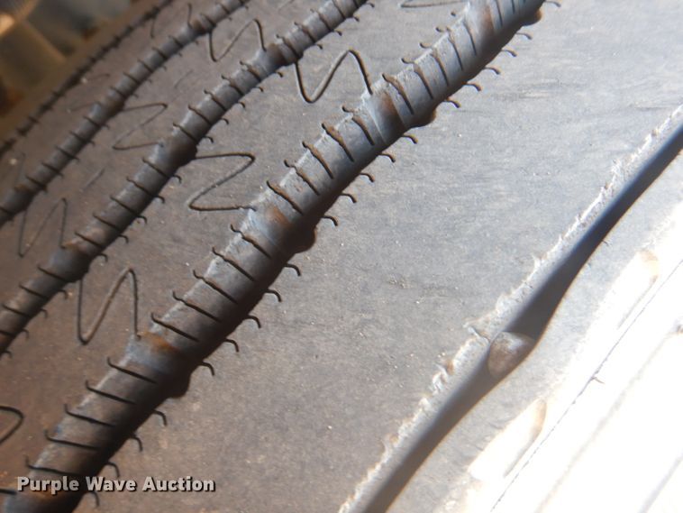 image for item DI2452 2005 Peterbilt 379 semi truck