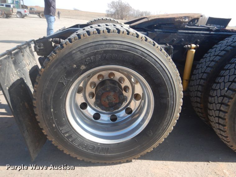 image for item DI2452 2005 Peterbilt 379 semi truck