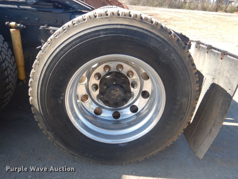 image for item DI2452 2005 Peterbilt 379 semi truck