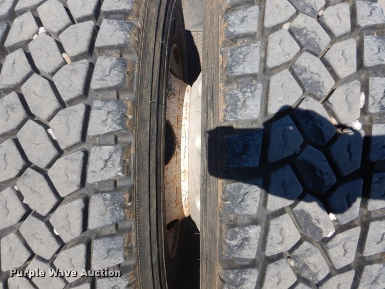 image for item DI2452 2005 Peterbilt 379 semi truck