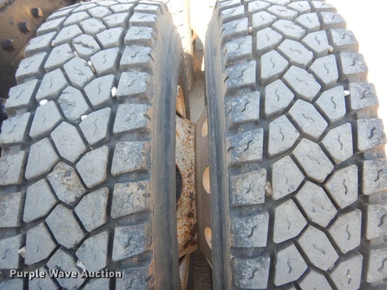 image for item DI2452 2005 Peterbilt 379 semi truck