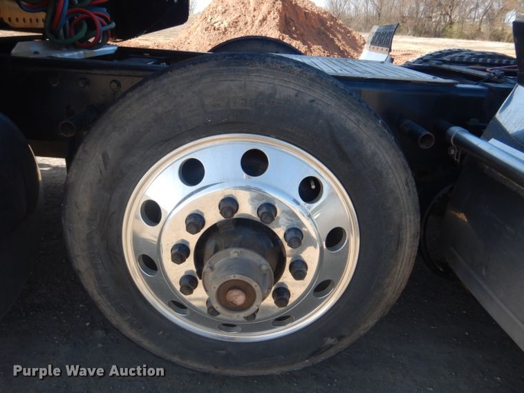 image for item DI2452 2005 Peterbilt 379 semi truck