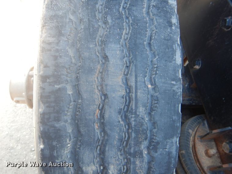 image for item DI2452 2005 Peterbilt 379 semi truck