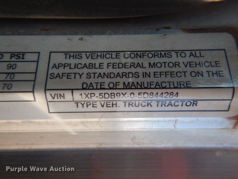 image for item DI2452 2005 Peterbilt 379 semi truck