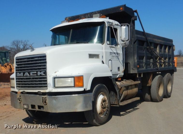image for item DI2453 1995 Mack CH dump truck