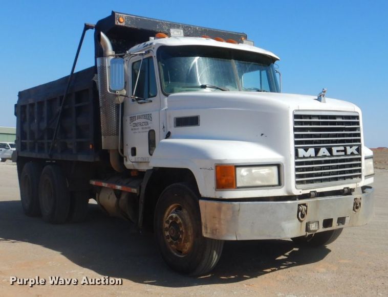 image for item DI2453 1995 Mack CH dump truck