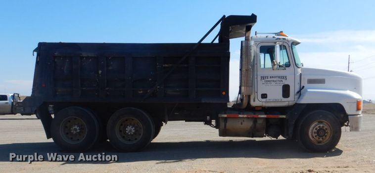 image for item DI2453 1995 Mack CH dump truck