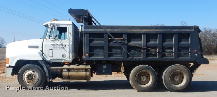image for item DI2453 1995 Mack CH dump truck