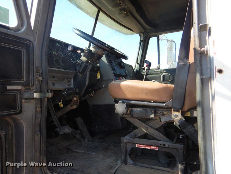 image for item DI2453 1995 Mack CH dump truck