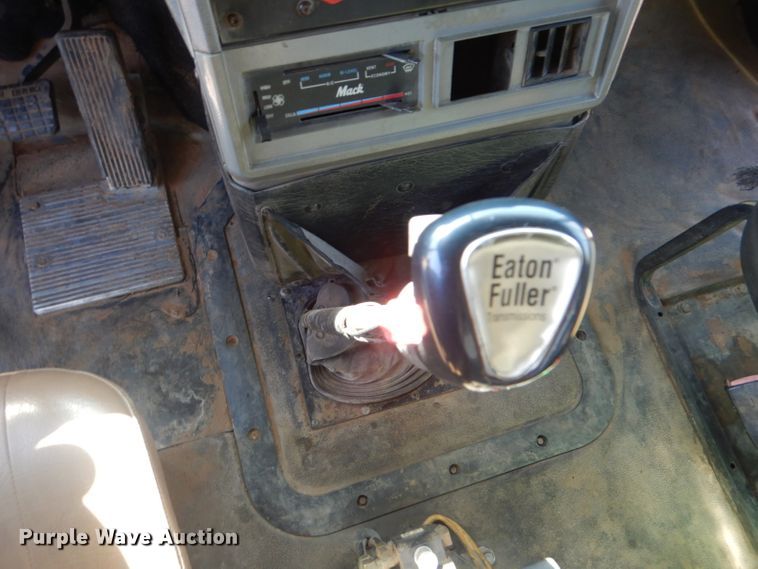 image for item DI2453 1995 Mack CH dump truck