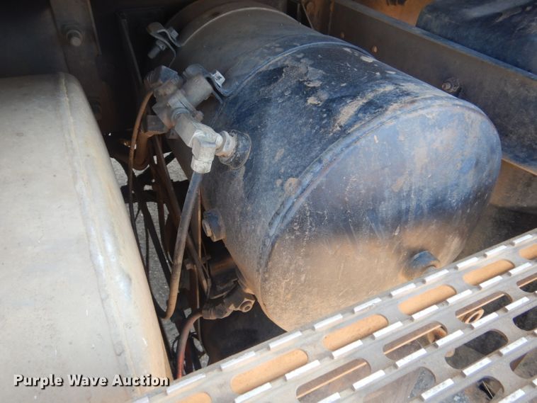 image for item DI2453 1995 Mack CH dump truck