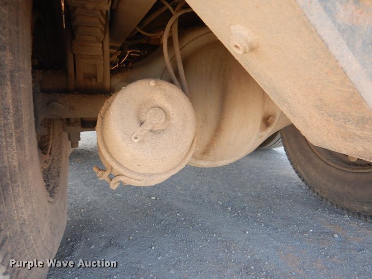 image for item DI2453 1995 Mack CH dump truck