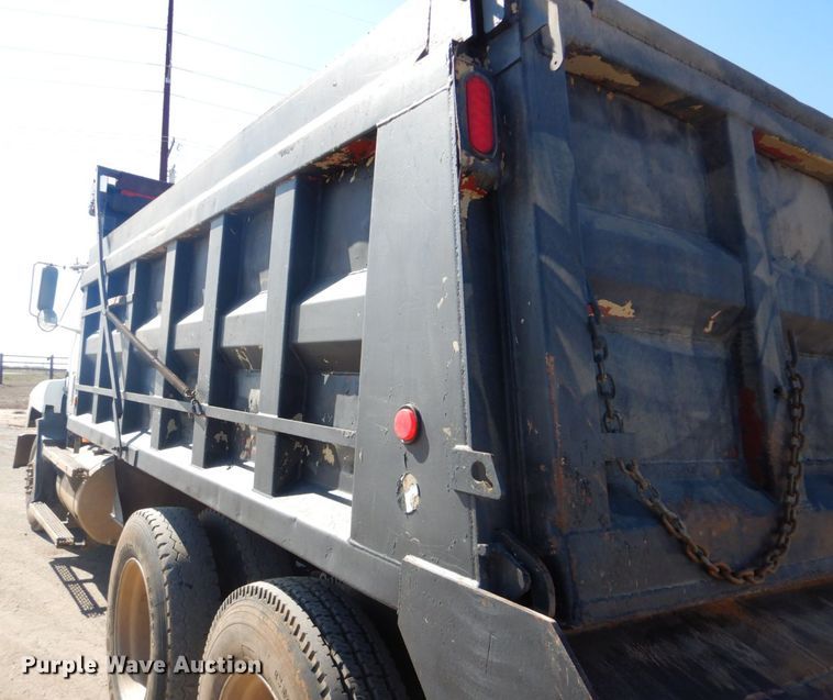 image for item DI2453 1995 Mack CH dump truck