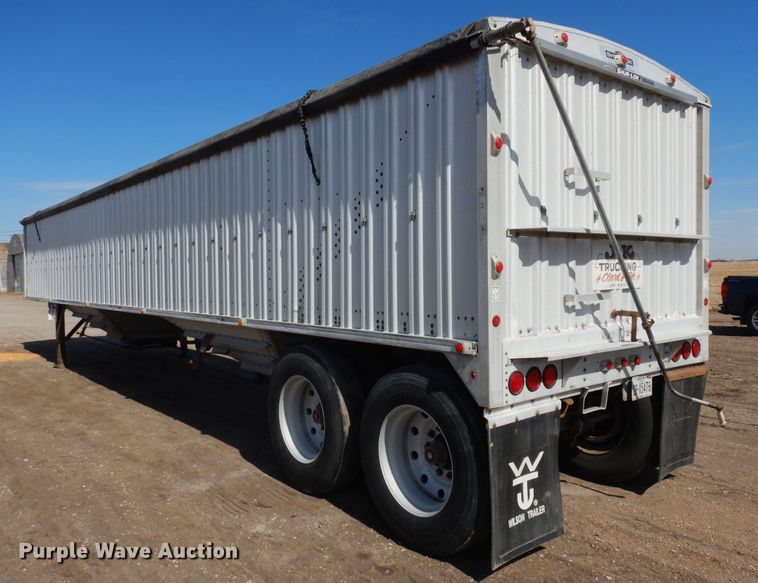 image for item ER9969 1979 Wilson double hopper bottom grain trailer
