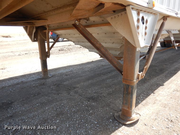 image for item ER9969 1979 Wilson double hopper bottom grain trailer