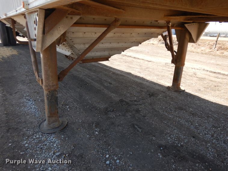 image for item ER9969 1979 Wilson double hopper bottom grain trailer