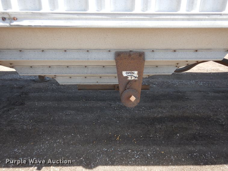 image for item ER9969 1979 Wilson double hopper bottom grain trailer