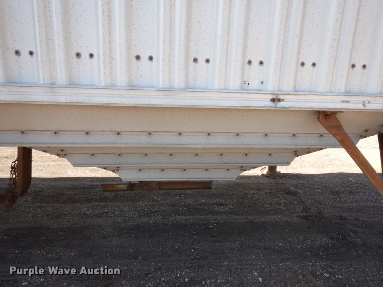 image for item ER9969 1979 Wilson double hopper bottom grain trailer