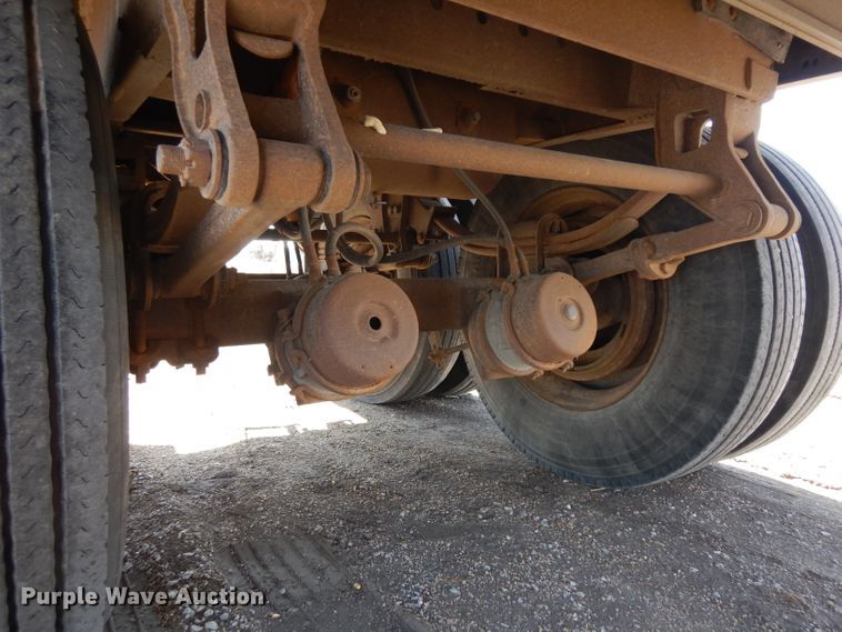 image for item ER9969 1979 Wilson double hopper bottom grain trailer