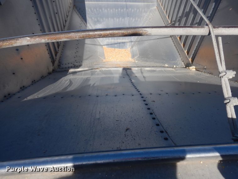 image for item ER9969 1979 Wilson double hopper bottom grain trailer