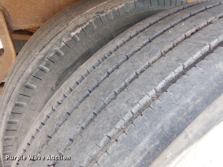 image for item ER9969 1979 Wilson double hopper bottom grain trailer