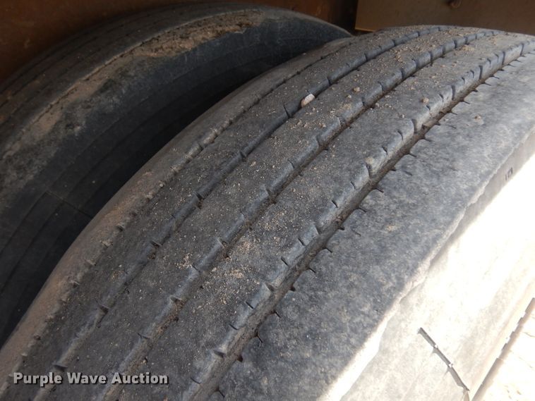 image for item ER9969 1979 Wilson double hopper bottom grain trailer