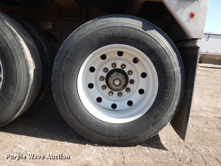 image for item ER9969 1979 Wilson double hopper bottom grain trailer