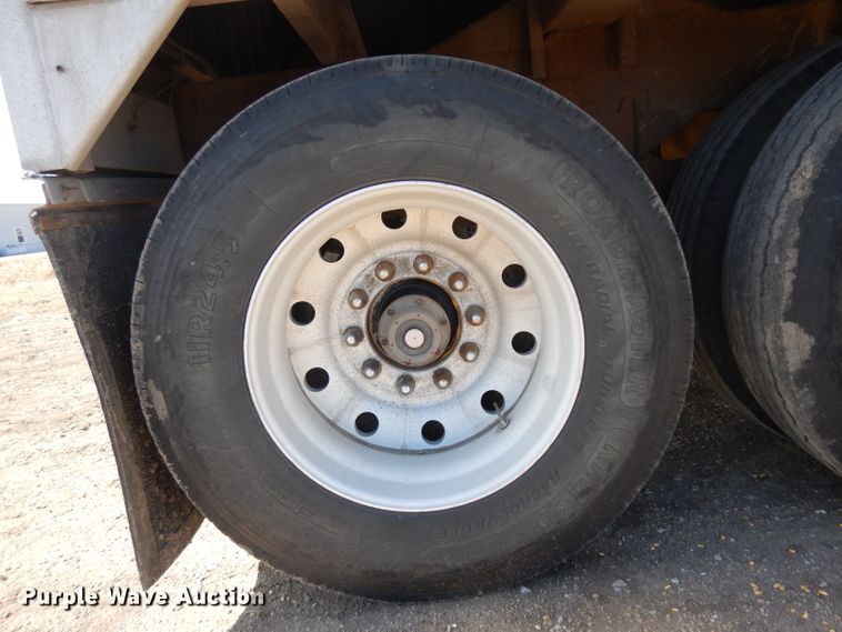 image for item ER9969 1979 Wilson double hopper bottom grain trailer