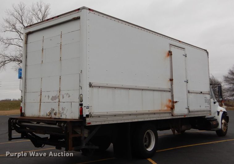 image for item GC9499 2004 International 4300 box truck
