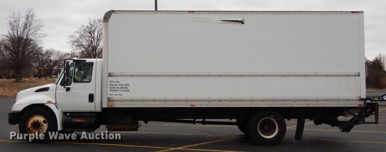 image for item GC9499 2004 International 4300 box truck