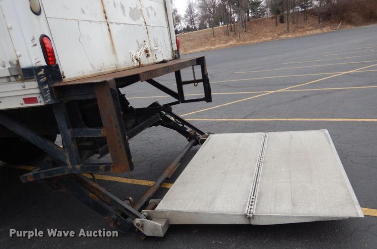 image for item GC9499 2004 International 4300 box truck