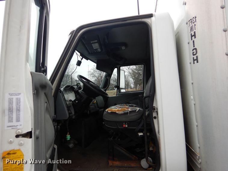 image for item GC9499 2004 International 4300 box truck