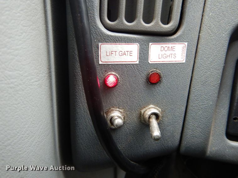 image for item GC9499 2004 International 4300 box truck