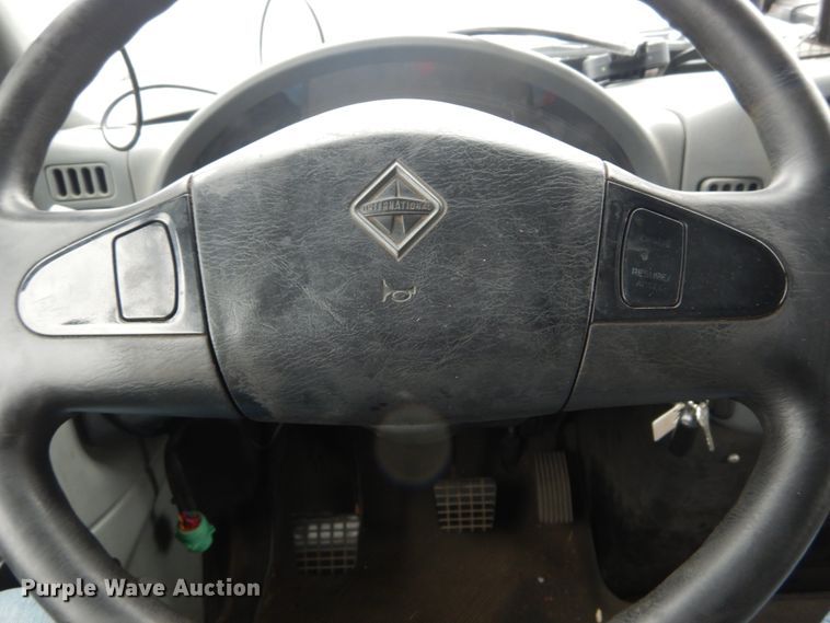 image for item GC9499 2004 International 4300 box truck