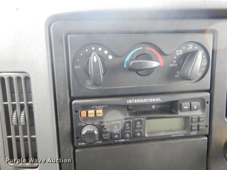 image for item GC9499 2004 International 4300 box truck