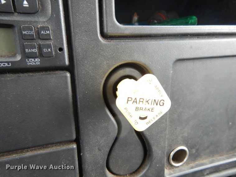 image for item GC9499 2004 International 4300 box truck