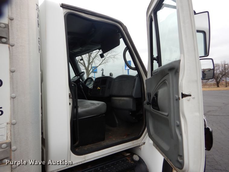 image for item GC9499 2004 International 4300 box truck