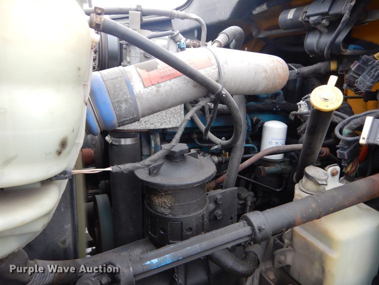 image for item GC9499 2004 International 4300 box truck