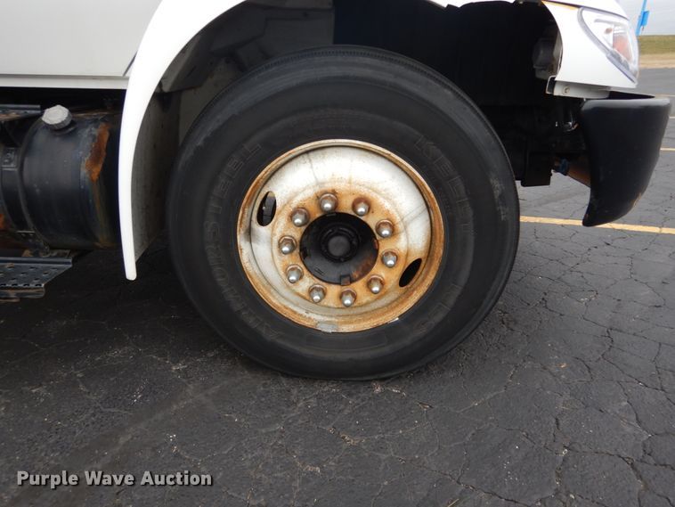 image for item GC9499 2004 International 4300 box truck