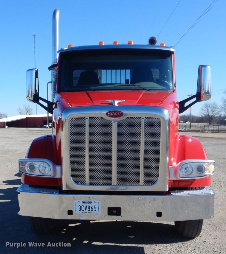 image for item GF9097 2015 Peterbilt 567 semi truck